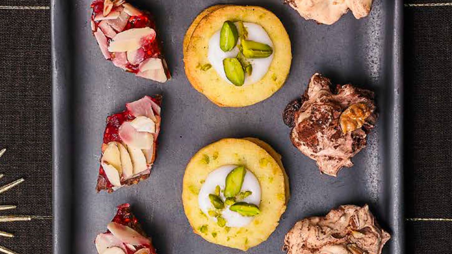 Pistazien-Taler mit Lemon Curd | BRIGITTE.de