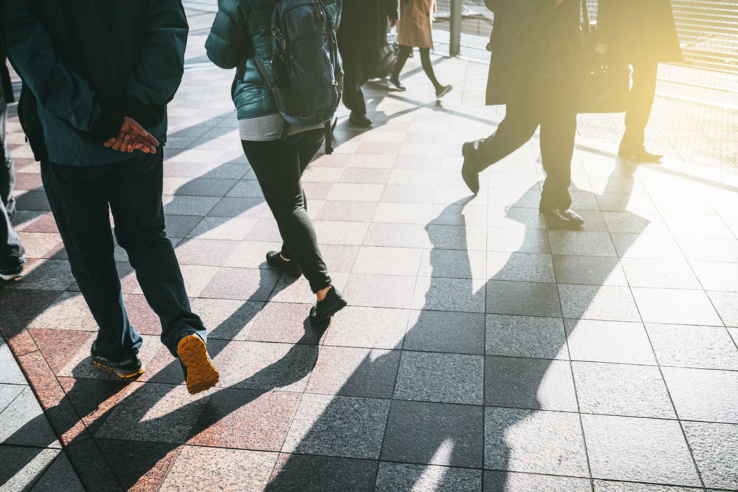 Wer schneller geht, lebt länger als ein Bummler: Menschen in der Fußgängerzone