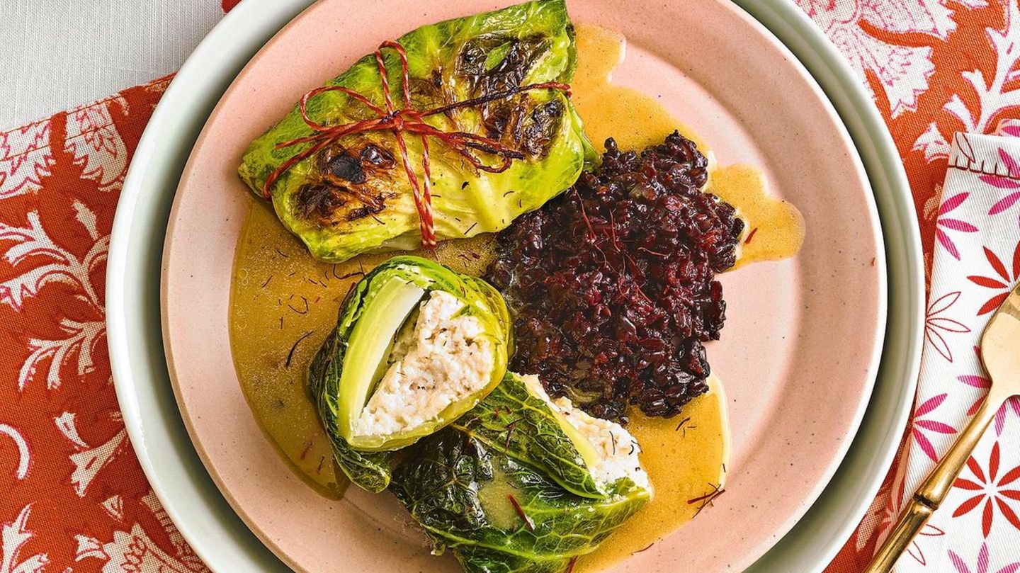 Wirsingroulade mit Fischfüllung | BRIGITTE.de Wirsingroulade mit Fischfüllung | BRIGITTE.de