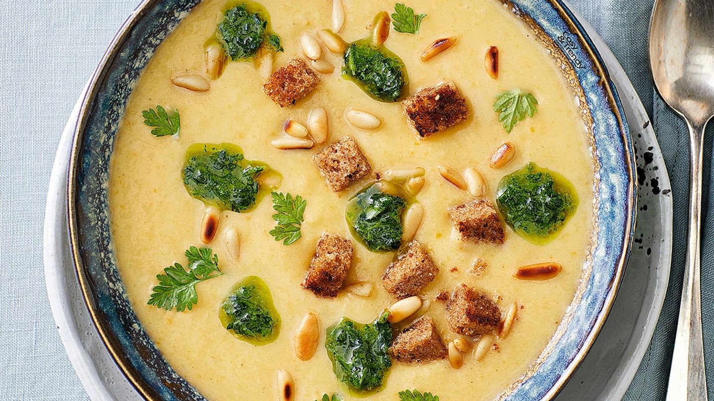 Steckrübensuppe mit Croûtons | BRIGITTE.de Steckrübensuppe mit Croûtons | BRIGITTE.de