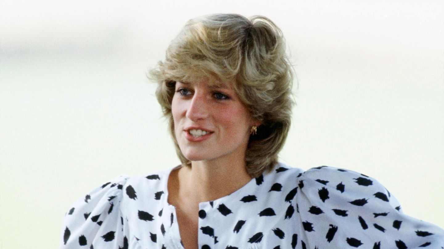 Prinzessin-Diana-11-unvergessliche-Looks-von-Prinzessin-Diana-die-zum-Nachstylen-inspirieren