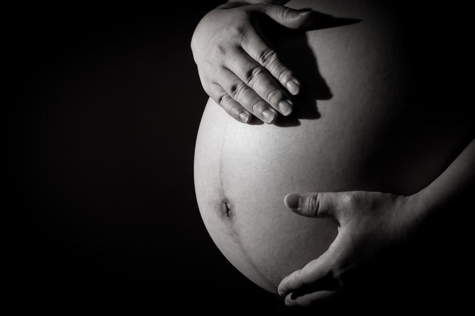 Wie modern ist unsere Reproduktionsmedizin? Pränataldiagnostik: Babybauch