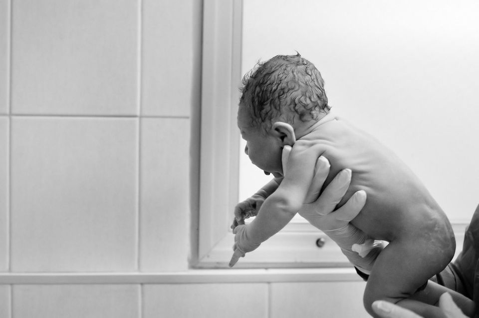 Wie modern ist unsere Reproduktionsmedizin? Pränataldiagnostik: Baby wird geboren