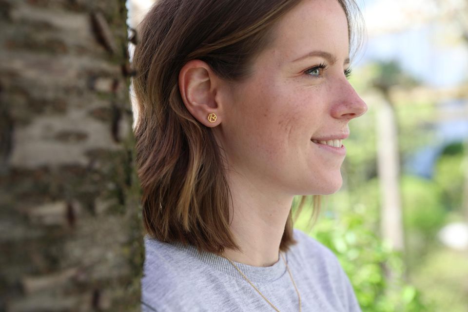 Young woman wearing DIAMOND stud earrings