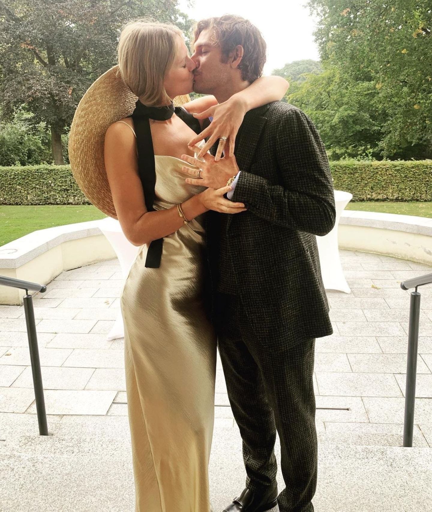 Heimliche Hochzeiten: Toni Garrn küsst Alex Pettyfer