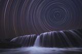 ILPOTY 2020: Wasserfall in der Nacht