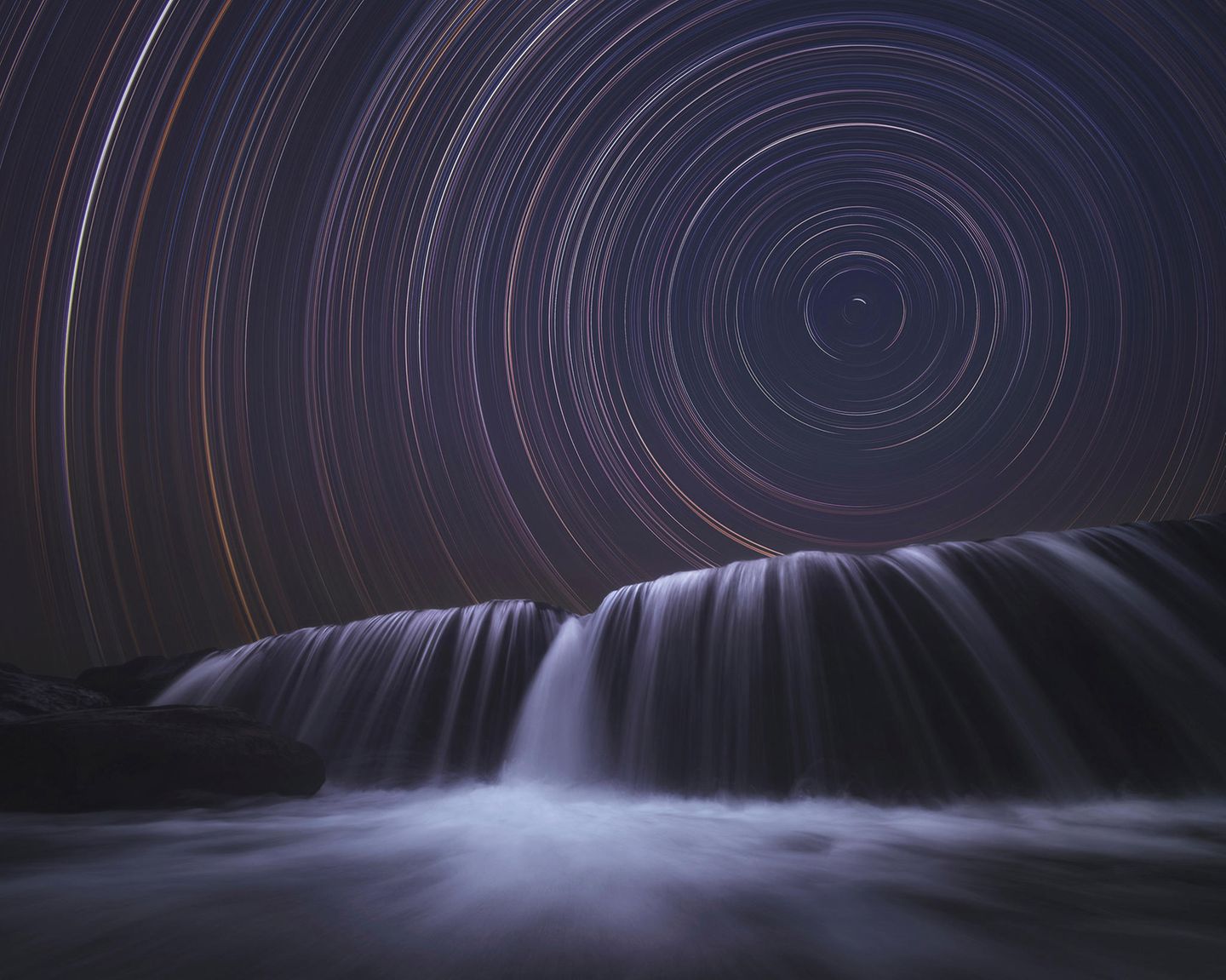 ILPOTY 2020: Wasserfall in der Nacht