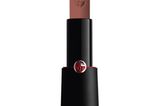 Der neue Rouge d'Armani Matte Lippenstift kombiniert ein mattes Finish mit ultimativem Tagekomfort. Der Lippenstift gibt es in vier verschiedenen Farben – von zartem Beige bis zu natürlichem Rot. Perfekt für den Winter! 