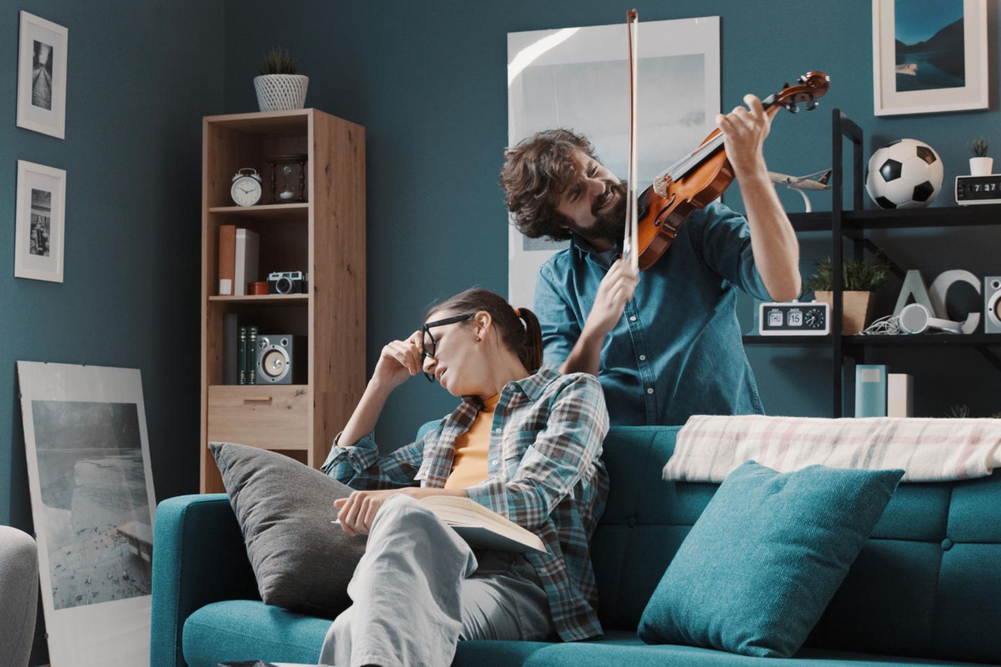 Macken beim Partner: Partner spielt Geige