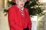 Weihnachten bei den Windsors: Königin Elisabeth vor Tannenbaum