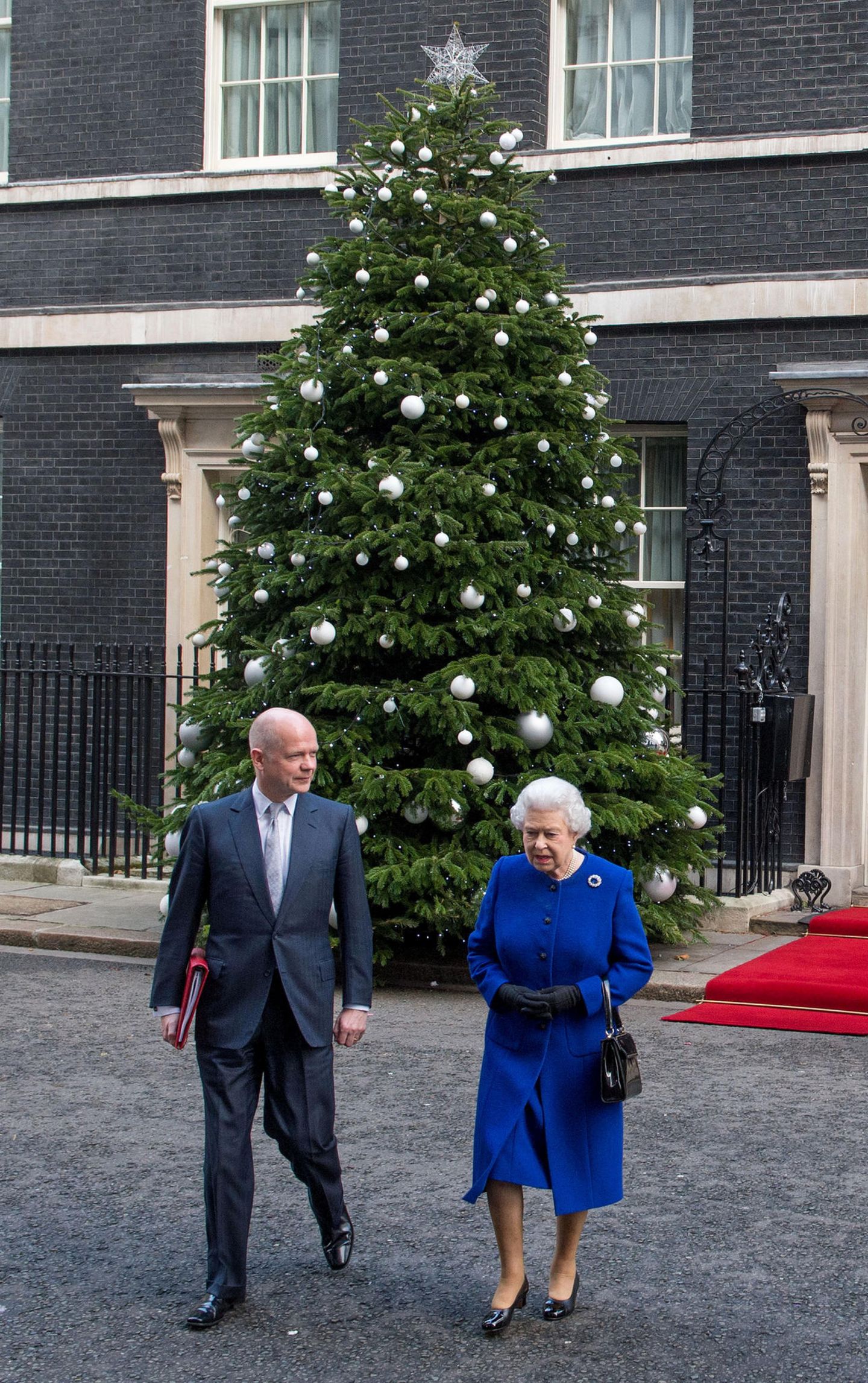 Weihnachten bei den Windsors: Königin Elisabeth II. mit Angestelltem