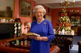 Weihnachten bei den Windsors: Königin Elisabeth mit Buch