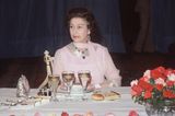 Weihnachten bei den Windsors: Königin Elisabeth II. am Tisch