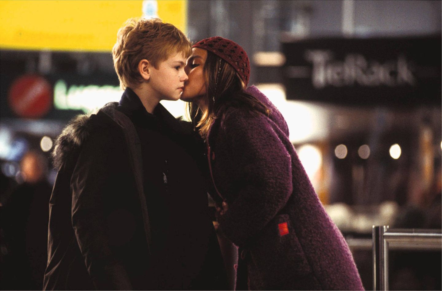 "Tatsächlich Liebe"-Stars: Thomas Brodie Sangster küsst Olivia Olson