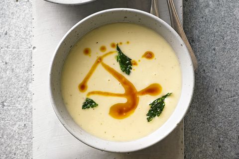 Pastinakensuppe mit Kurkuma-Öl