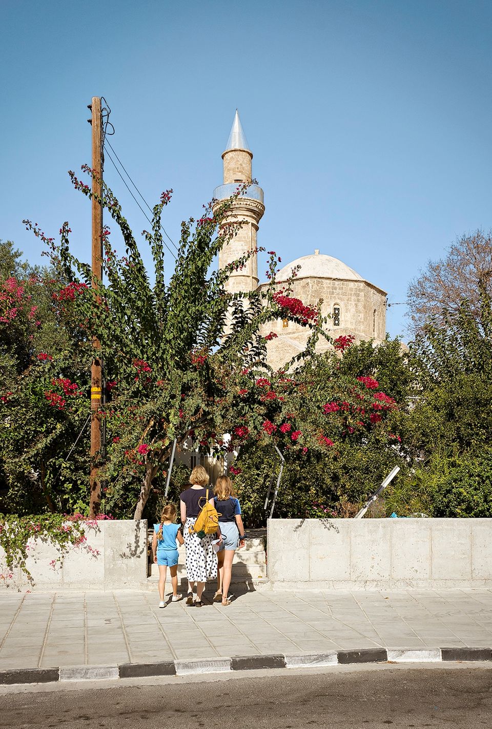 Cyprus: family faces sea of ​​flowers