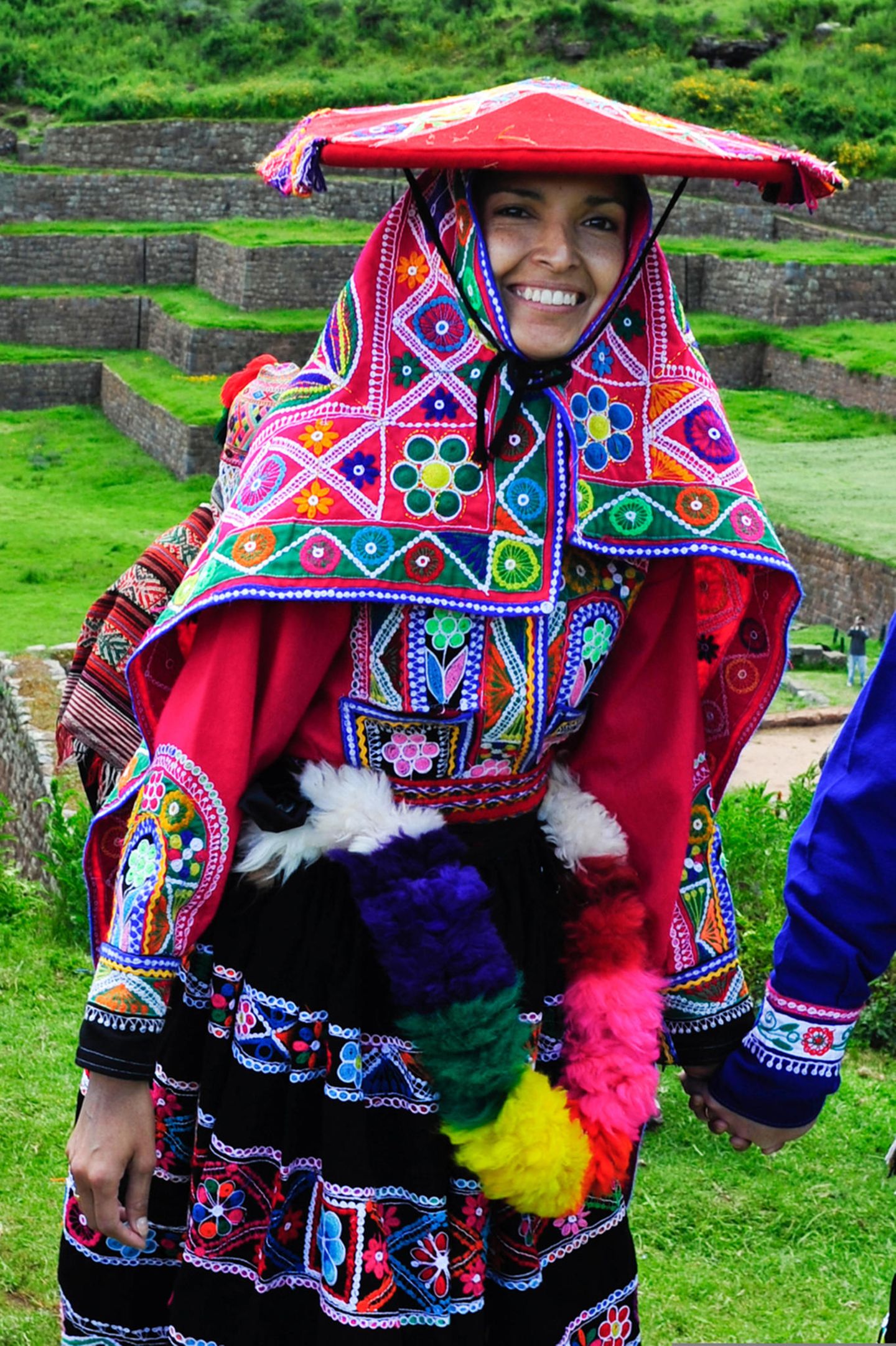 Самый необычный народ. Традиционная одежда кечуанов Перу. Кечуа народ Южной Америки. Андо перуанцы. Перуанка в национальном костюме.