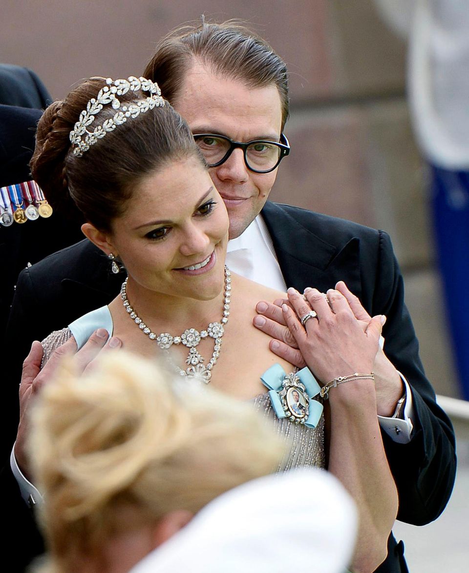 Royals: Prinz Daniel umarmt Priinzessin Viktoria von Schweden