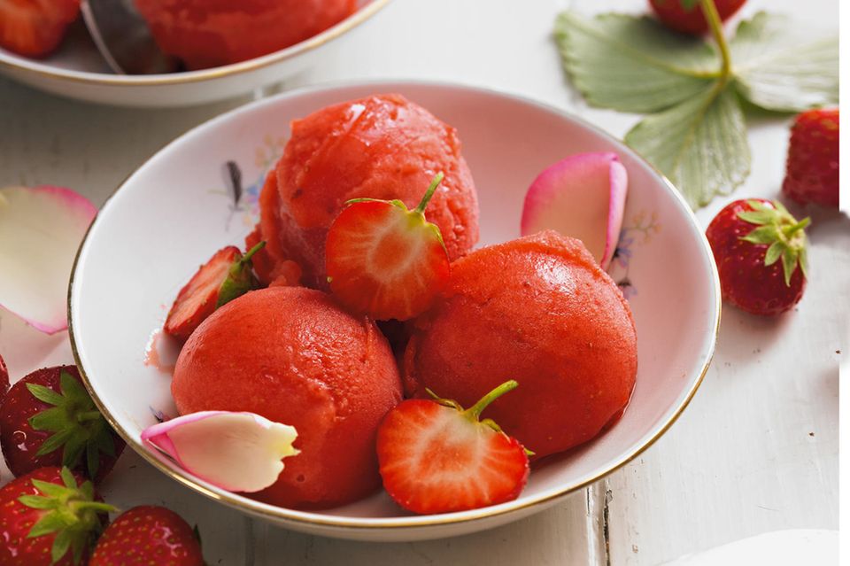Sorbet-Rezepte: Erdbeer-Rosen-Sorbet