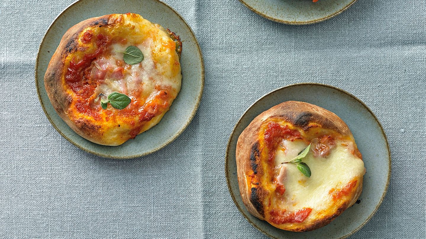 Tomaten-Käse-Pizzetten | BRIGITTE.de