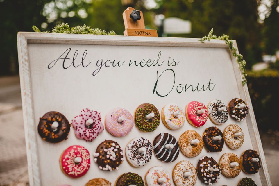 Gartenhochzeit: Donut Wall
