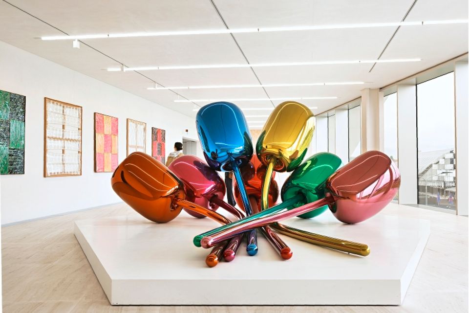 Flower-Power. In der "Fondazione Prada" gibt es moderne Kunst wie diese Blumen-Skulptur von Jeff Koons zu bestaunen.