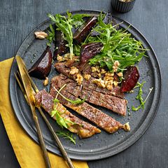 Entrecôte-Steak mit Rote-Bete-Salat