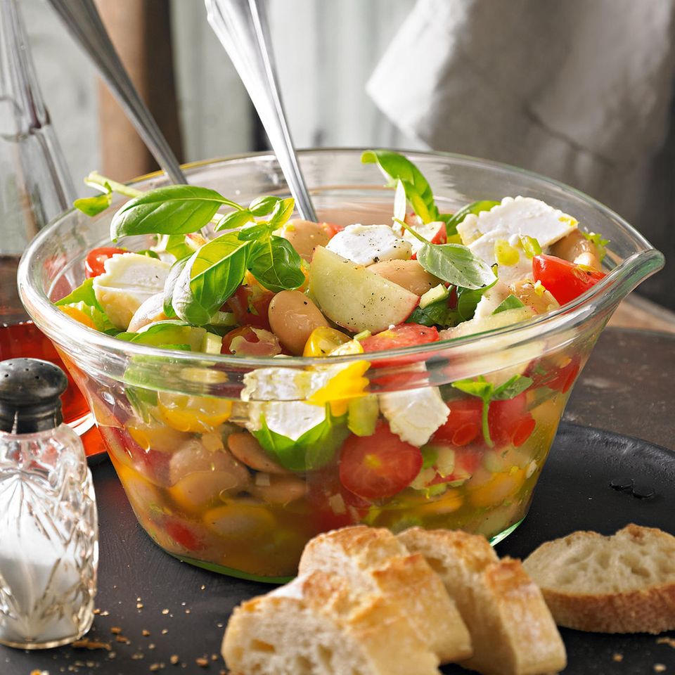Tomaten-Bohnen-Salat mit Schafskäse