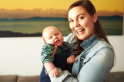 Säugling auf der Brust, Metastasen im Hals: Vera und ihr Sohn Tom