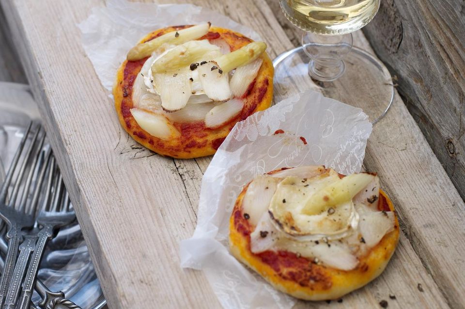 Spargelpizza mit Ziegenkäse Spargelpizza mit Ziegenkäse