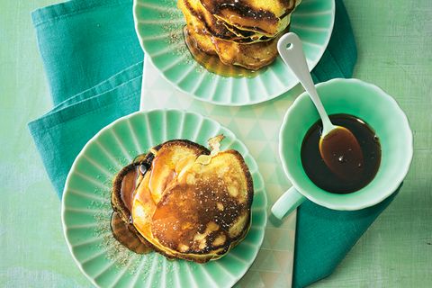 Apfel-Pancakes mit Ahornsirup