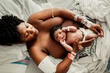 Geburtsfotos 2021: Frau mit Baby