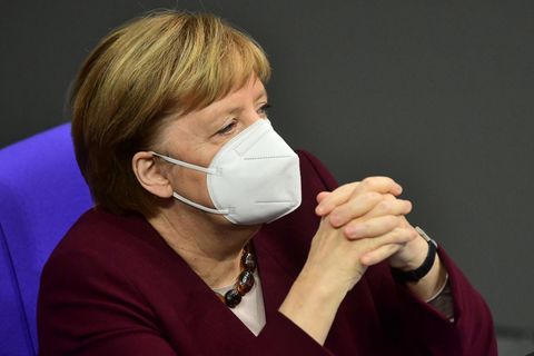 Corona aktuell: Angela Merkel mit Maske
