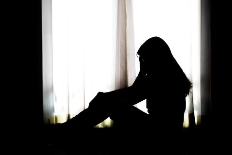 Reddit: Die Silhouette einer depressiven Frau