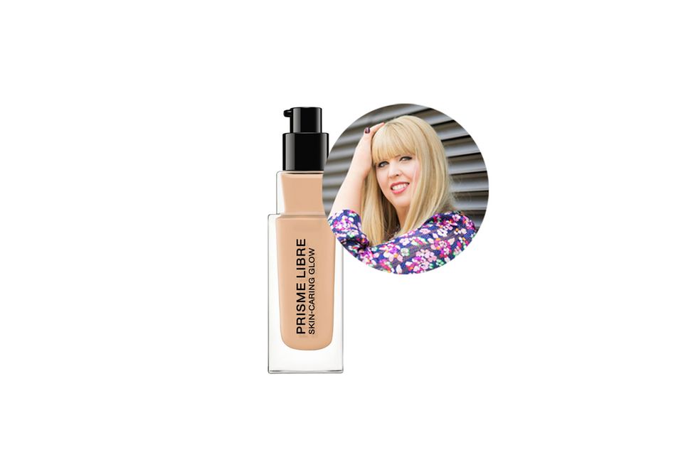 Nane, Head of Beauty, hat die Prisme Libre Skin-Caring Glow Foundation von Givenchy getestet, deren Formel zu 90 Prozent mit einer Pflegebasis angereichert ist.