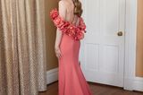 Amanda Seyfried bezaubert auch ohne roten Teppich in einem floralen Look von Oscar de la Renta.