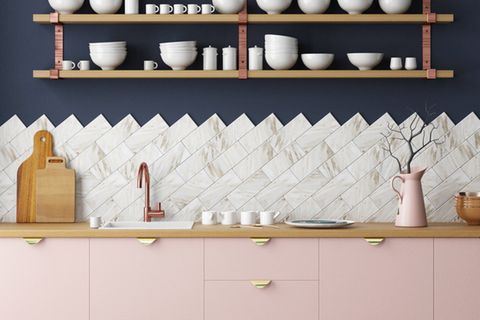 Küche renovieren: Küchenzeile in rosa