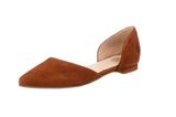Ein Frühlingsschuh, wie wir ihn in dieser Saison nicht missen möchten. Denn der Klassiker unter den Schuhen erhält mit der spitzen Form und den Aussparungen an der Seite einen besonderen Twist. Von Apple of Eden, über Mirapodo, kostet ca. 80 Euro.  Mit der BRIGITTE Shopping Card sparst du bei Mirapodo vom 17. März bis 05. April 2021 20 Prozent.