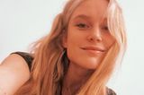 GNTM: Kim Hnizdo mit langen blonden Haaren