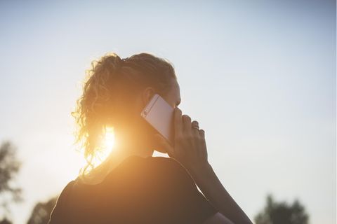 Psychologie: Frau am Telefon