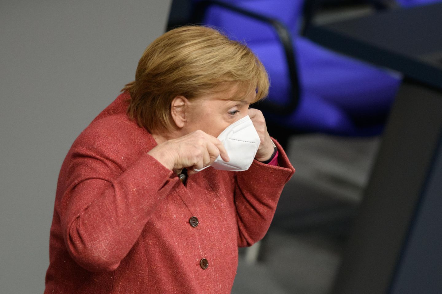 Corona aktuell: Angela Merkel mit Maske
