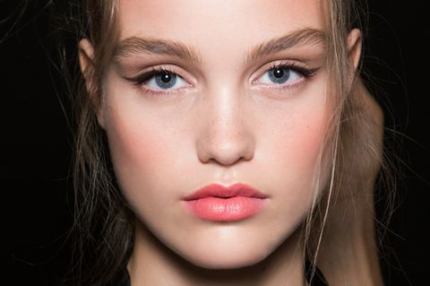 Brauner Eyeliner: So schminkt ihr den ultimativen Beauty-Trend für den Alltag