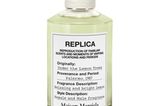 Wer den Duft "Under the Lemon Tree" von Maison Margiela trägt, der könnte wirklich denken, unter einem Zitronenbaum zu liegen. Limette, Zypresse und Koriander machen den Duft richtig frisch. Über Flaconi, etwa 90 Euro.