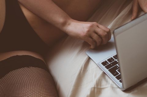 Prostitution im Studium: Arbeit am Laptop