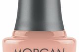 Die FEEL THE VIBES-Kollektion von Morgan Tyalor macht sofort gute Laune. Die neuen Farben eignen sich perfekt, um deine Nägel  auf Sommer zu pimpen. Unser Favorit: der zarte Apricot-Ton. Von Morgan Taylor über Parfumdreams, um 16 Euro.