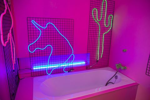 Wohntrend Neon: Buntes Badezimmer