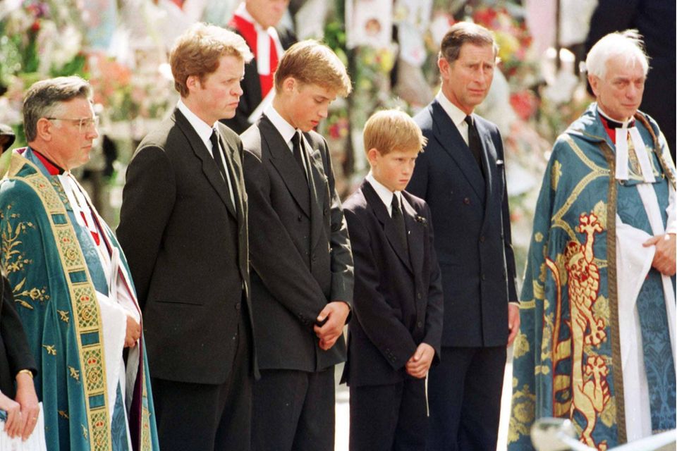 Prinz Harry + Prinz William: Schon zum dritten Mal müssen sie hinter dem Sarg eines geliebten Familienangehörigen herlaufen