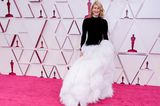 Laura Dern wählt die klassischste aller Farbkombinationen – und macht damit alles richtig. Das schwarz-weiße Dress von Oscar de la Renta wird mit Schmuck von Pomellato noch mehr in Szene gesetzt.