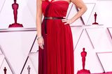 Auch Reese Withersoon setzt bei den Oscars auf Rot und wählt eine elegante Robe von Christian Dior.