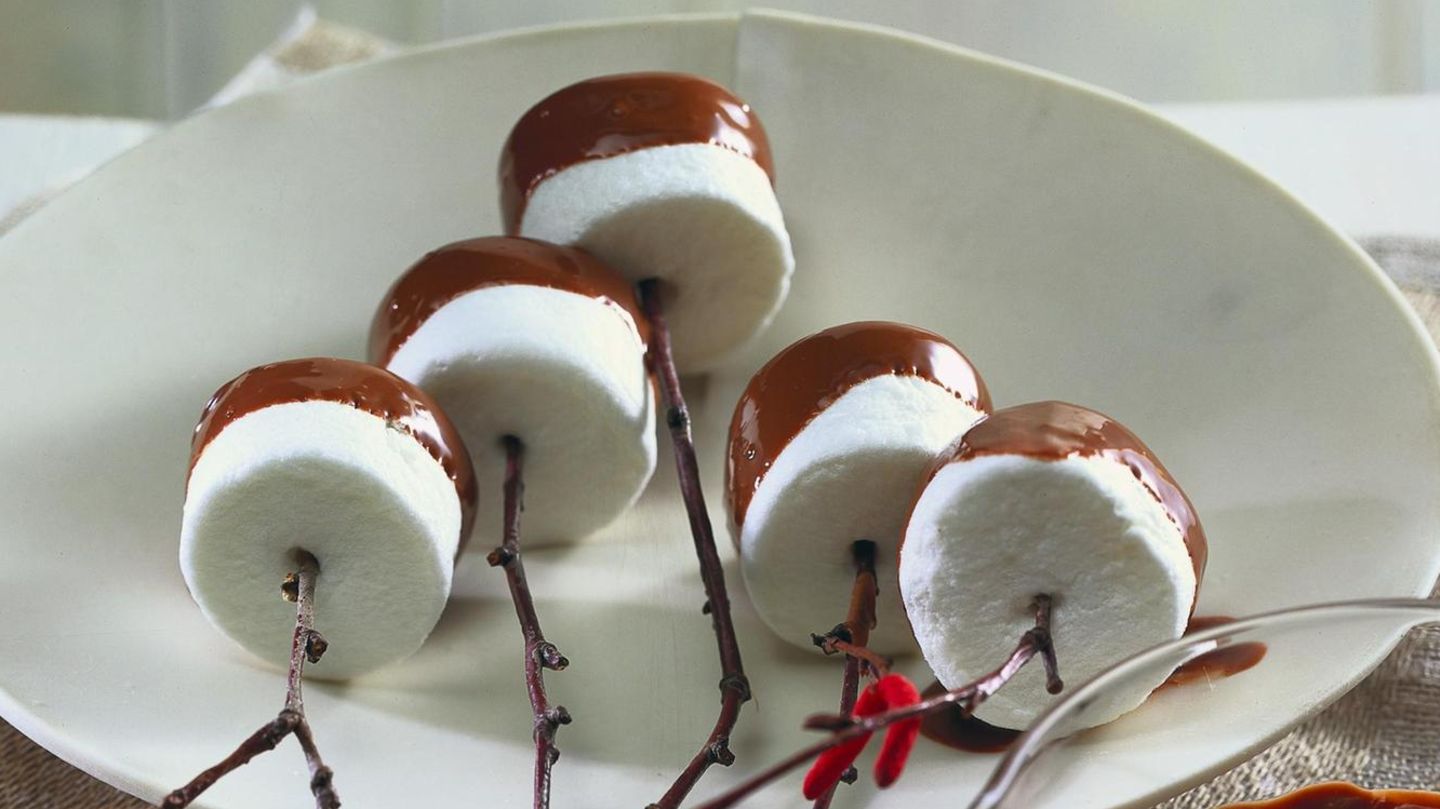 Marshmallows in Schokolade | BRIGITTE.de